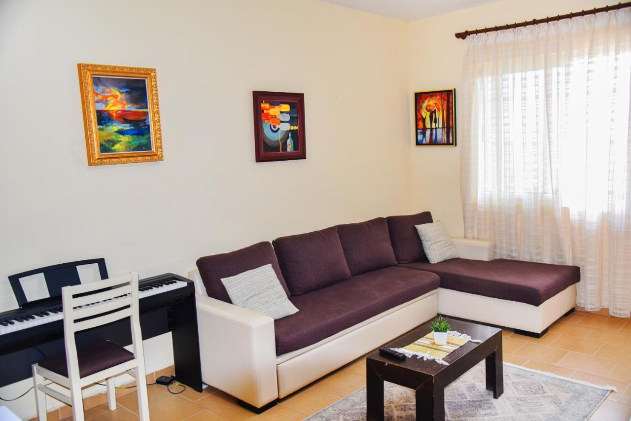 White Sea View Apartment Velipoje Bagian luar foto